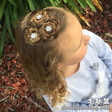 澳洲妈妈为女儿编发，每天不重样走红网络