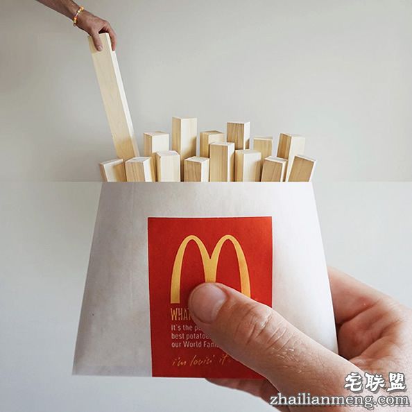 这是两张图片！无缝拼接的创意合成图 超神奇