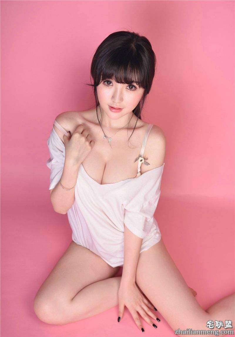 推女神米妮mini私房秀傲人双峰清纯写照9