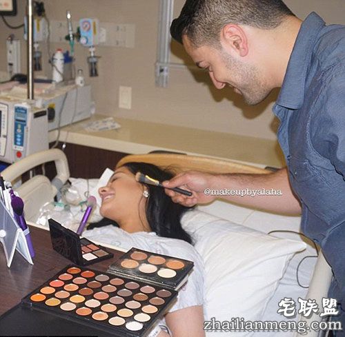 最美妈妈：美国化妆师在产房边生产边化妆