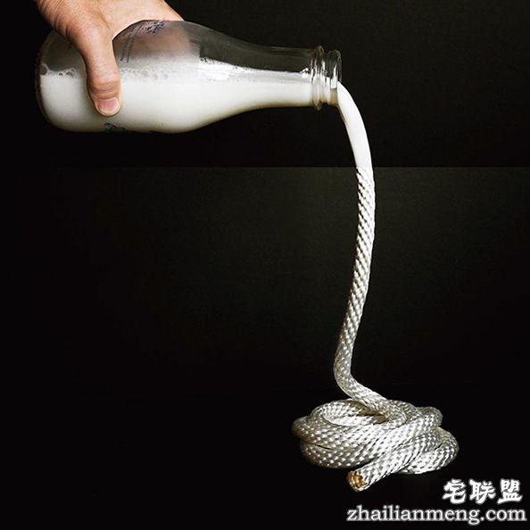 这是两张图片！无缝拼接的创意合成图 超神奇