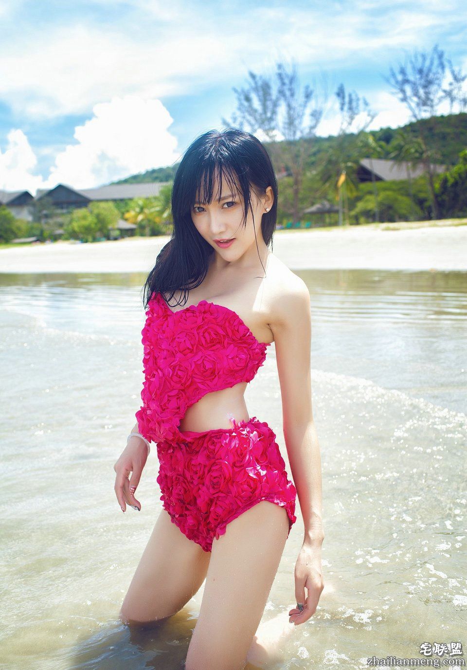 娇艳的玫瑰美女杨上萱沙巴海滩旅拍写真5