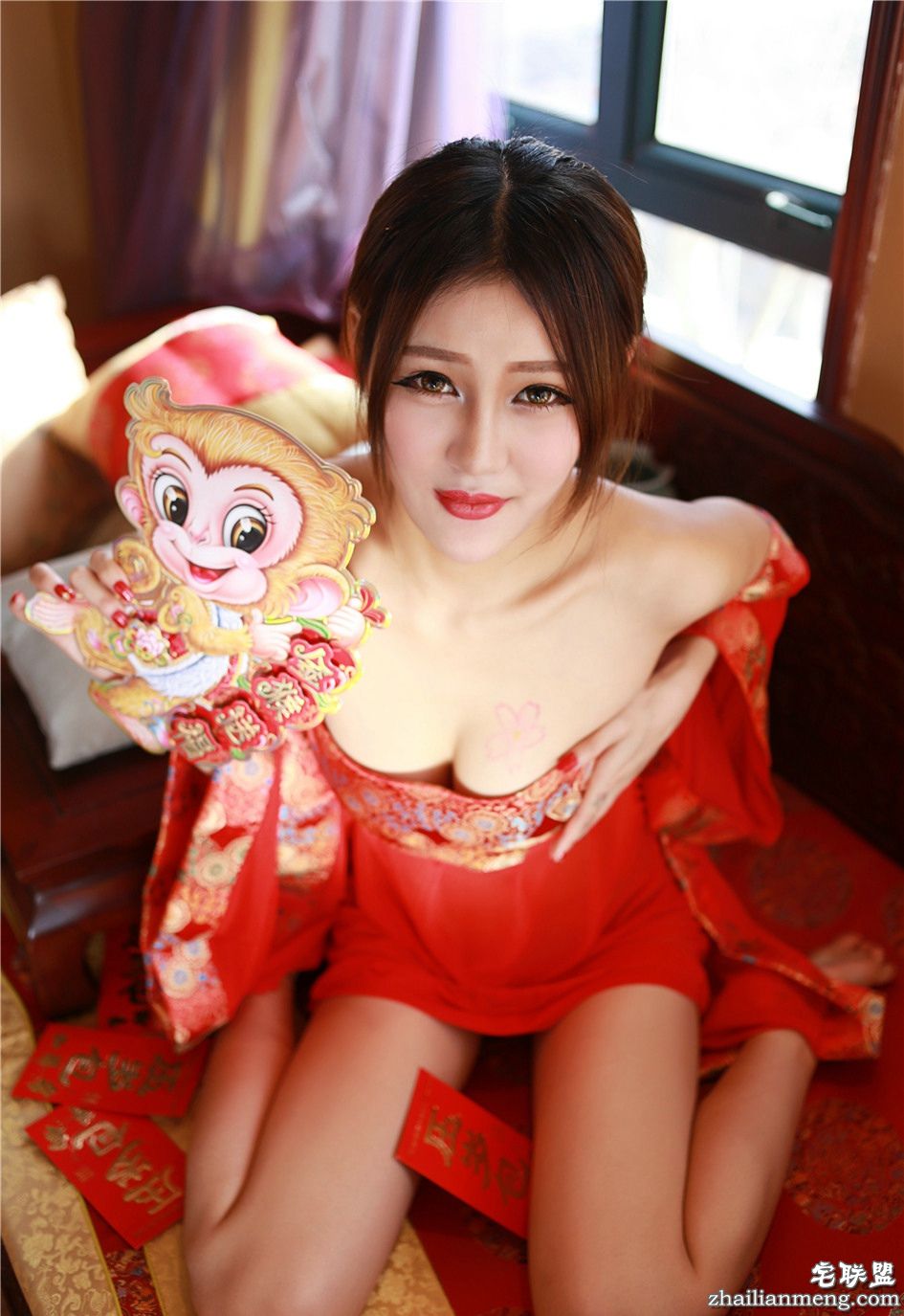 惊艳美女王乔恩Abby红色诱惑写真9