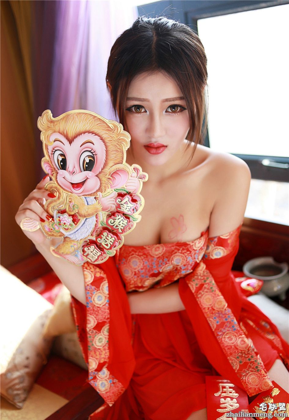 惊艳美女王乔恩Abby红色诱惑写真2