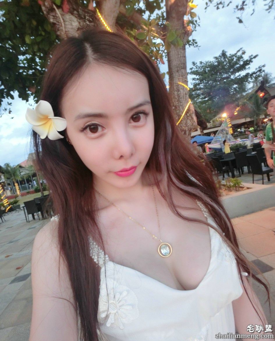 清纯泳装大胸美女曾水度假自拍美照6