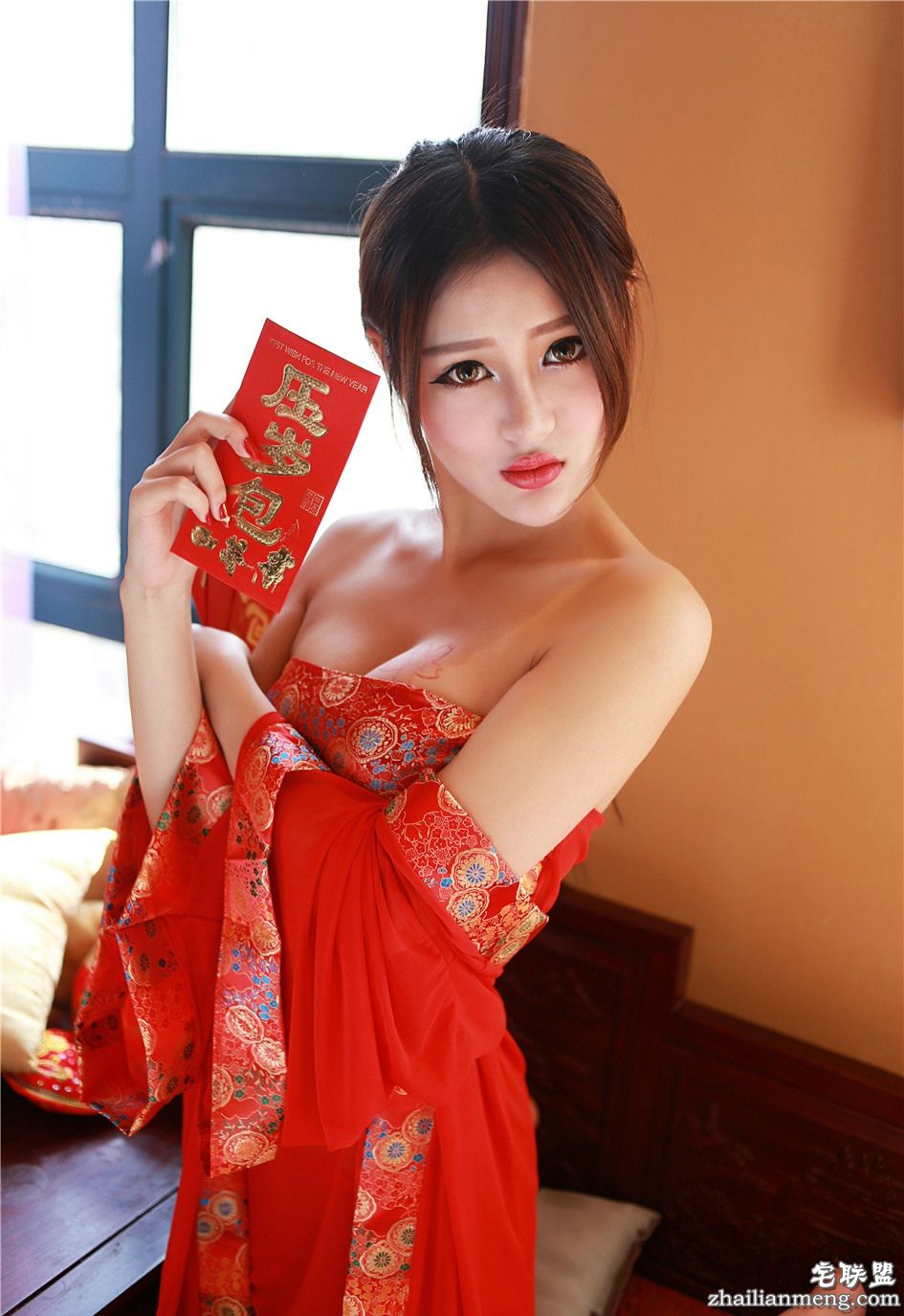 惊艳<a href=https://www.zhailm.com/e/tags/?tagname=%E7%BE%8E%E5%A5%B3 target=_blank class=infotextkey>美女</a>王乔恩Abby红色<a href=https://www.zhailm.com/e/tags/?tagname=%E8%AF%B1%E6%83%91 target=_blank class=infotextkey>诱惑</a><a href=https://www.zhailm.com/e/tags/?tagname=%E5%86%99%E7%9C%9F target=_blank class=infotextkey>写真</a>1