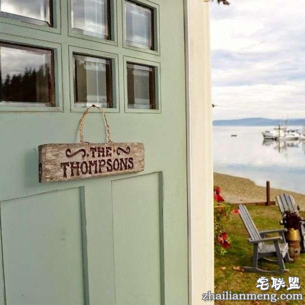 这对情侣买了一辆二手校车回来改造，最后的成果简直让人羡慕无比