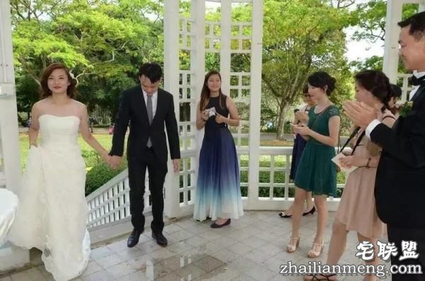 把结婚照拍成这样，摄影师你出来！