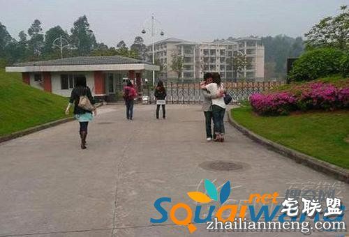 南京某大学校花门事件 校花被包养艳照流出