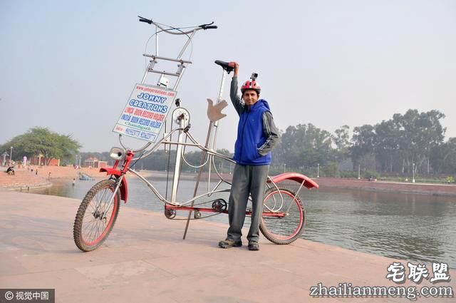 印度男子骑2.5米高自行车上路，警察挡不住他太牛掰啦