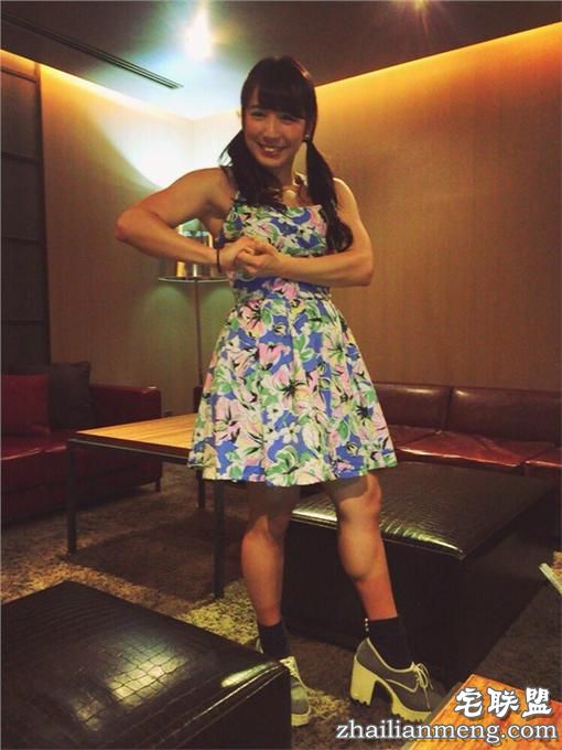 酱紫才叫做反差萌~可爱甜心加二头肌让人疯狂！