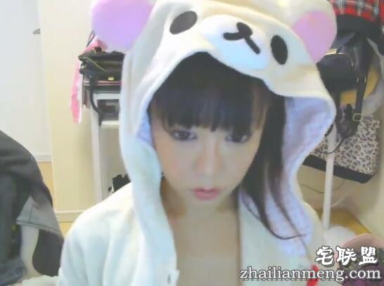 日本美女主播直播脱衣换比基尼