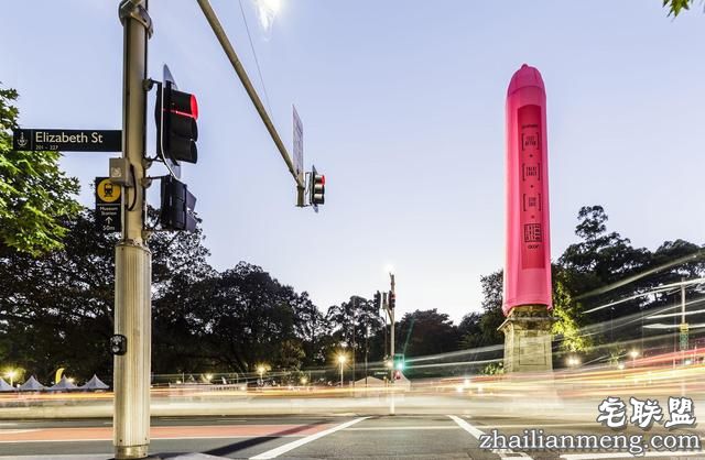 世界最大的避孕套吗？悉尼18米方尖碑戴上巨型特制避孕套