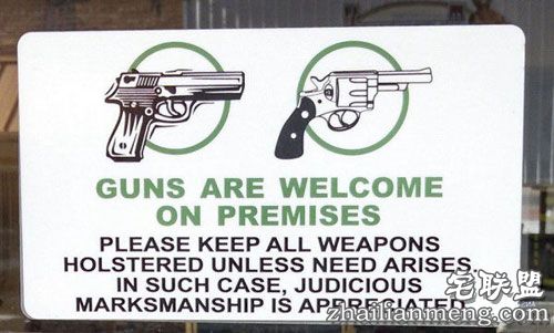 美国一餐厅女店员全都配枪上班