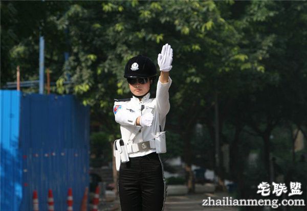重庆警服女交巡警特色着装（组图）