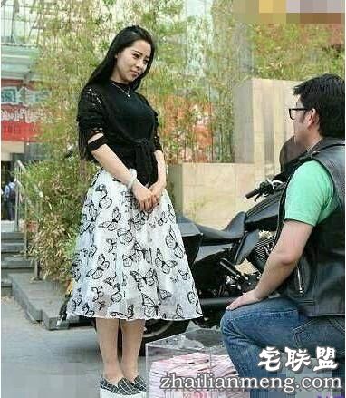 每日开心一刻:这女人长得再漂亮也没人敢娶