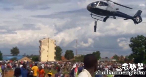 疯狂的粉丝！为送偶像最后一程 他抓直升机飞2公里