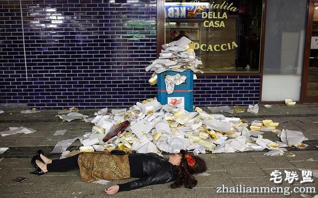 实拍：夜后英国街头的醉酒百态