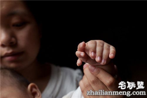 3个月大男婴患"多指症" 手指脚趾总共31根 惊呆了