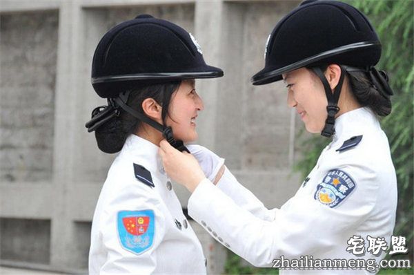 重庆警服女交巡警特色着装（组图）