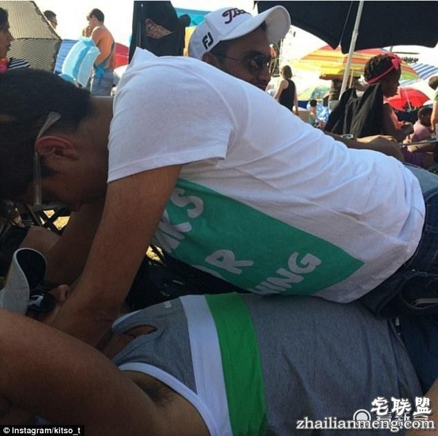 国外这组公共场合亲热照 尺度有点大啊（图）