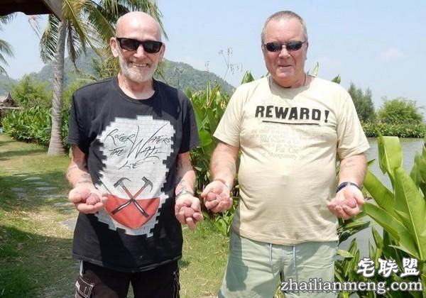 男子用好友骨灰当鱼饵