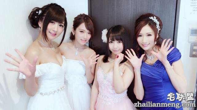 《宅宅AVDay》倒数第四张跟JULIA大槻响合影的短发的女生是谁啊?