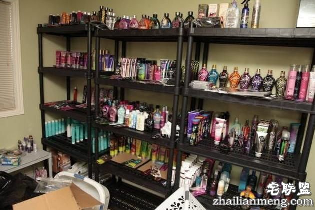 警察抓住传奇大盗后搜查其住所，推开门进去现场所有人被惊呆了！