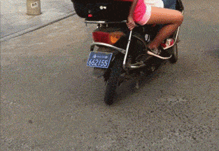 糗GIF榜：当你遇到前男友时，要不要这么夸张 ~