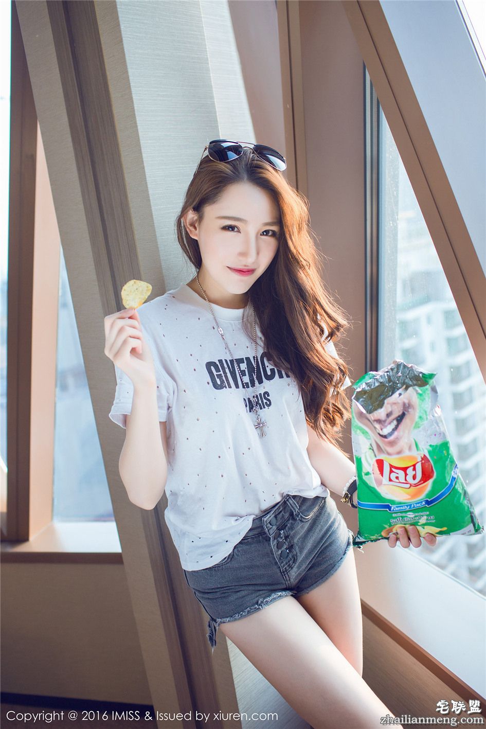 [爱蜜社] 性感的美腿女神刘奕宁Lynn清晨内衣写真摄影 Vol.080第3张