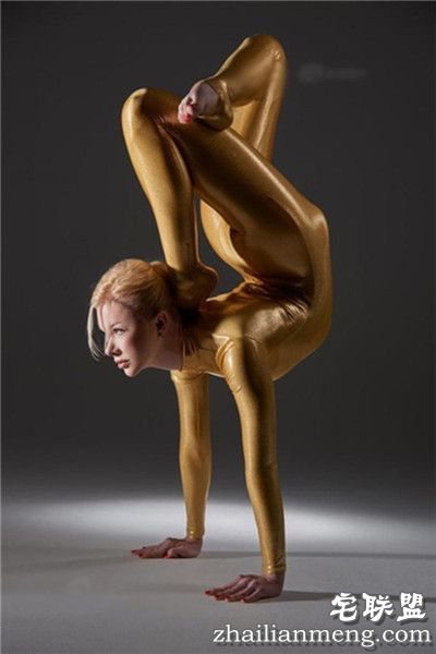 既性感又恐怖!俄罗斯最柔软女孩 身体扭曲令人惊讶！