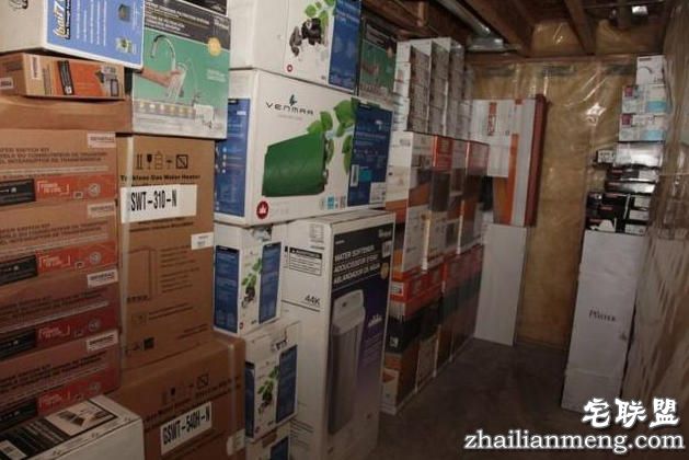 警察抓住传奇大盗后搜查其住所，推开门进去现场所有人被惊呆了！