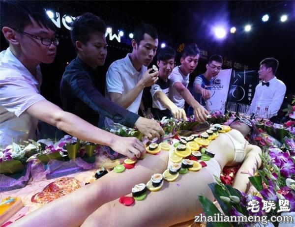 山西酒吧上演人体寿司盛宴 现场淫乱不堪！