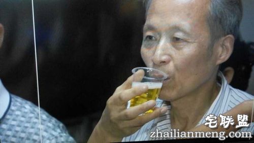 网曝西安喝尿村 村民称喝尿比喝酒更爽！