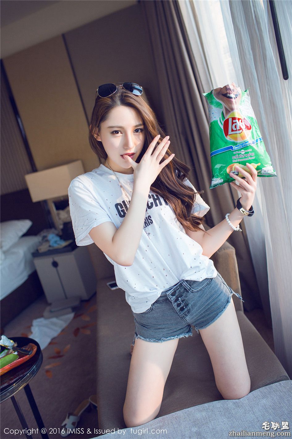 [爱蜜社] 性感的美腿女神刘奕宁Lynn清晨内衣写真摄影 Vol.080第7张