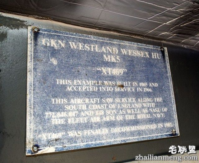 英国大叔30万买直升机改成出租屋 你想住吗?