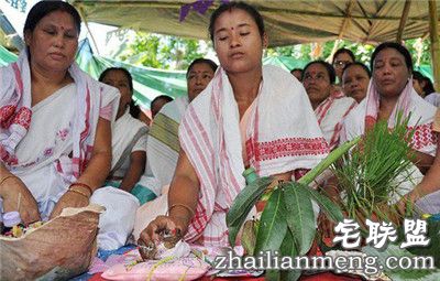 印度奇葩风俗：村民向"雨神"求雨竟然为青蛙举办婚礼