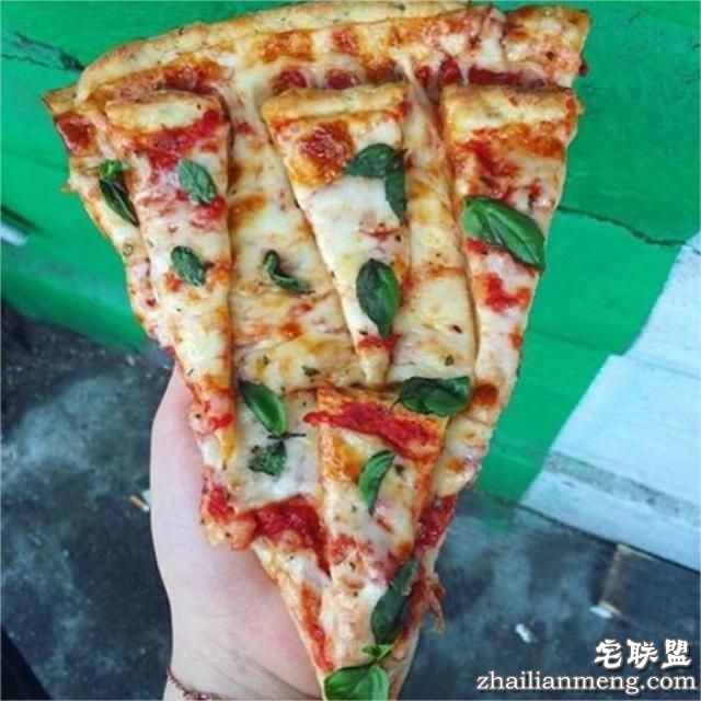 最良心披萨店，盒子竟是披萨做的，各种怪口味，店主还设计珠宝