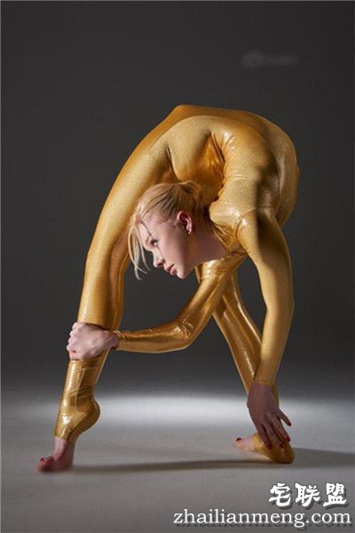 既性感又恐怖!俄罗斯最柔软女孩 身体扭曲令人惊讶！