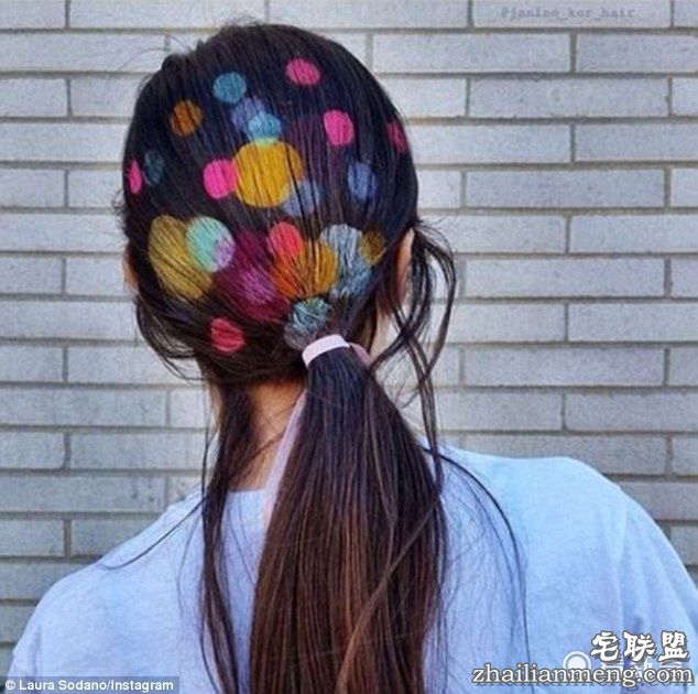 发型师逆天了 头发可染成各种图案 来个波点头！