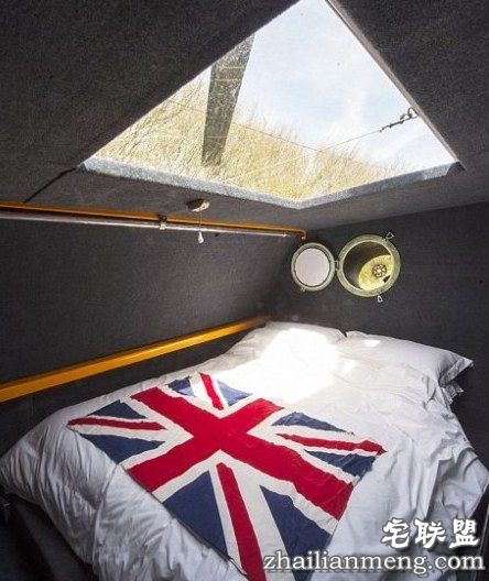 英国大叔30万买直升机改成出租屋 你想住吗?