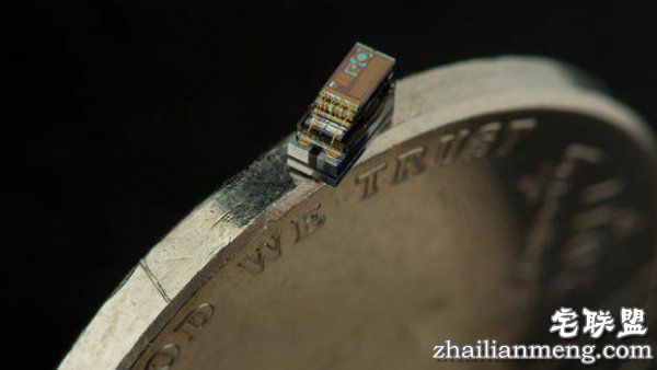 传说中的全球上最小的计算机 比指甲盖还小