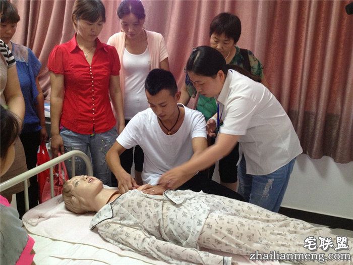 80后小伙当职业催乳师 真人催乳过程曝光