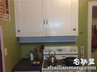 夫妻翻修厨房,没想到墙里的东西让他们直接吐了！