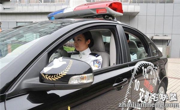 重庆警服女交巡警特色着装（组图）