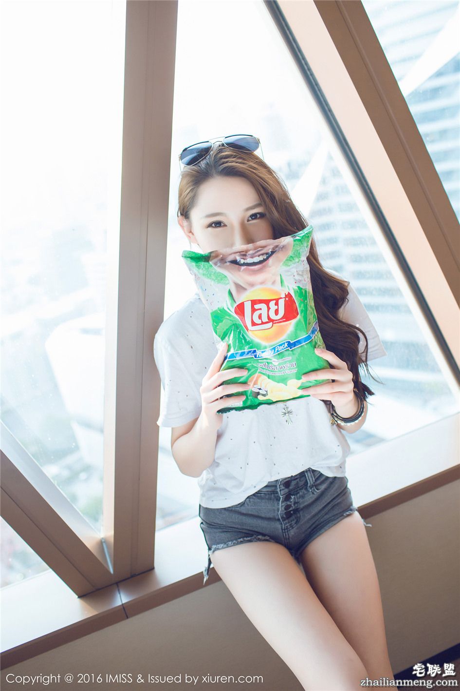 [爱蜜社] <a href=https://www.zhailm.com/e/tags/?tagname=%E6%80%A7%E6%84%9F target=_blank class=infotextkey>性感</a>的<a href=https://www.zhailm.com/e/tags/?tagname=%E7%BE%8E%E8%85%BF target=_blank class=infotextkey>美腿</a><a href=https://www.zhailm.com/e/tags/?tagname=%E5%A5%B3%E7%A5%9E target=_blank class=infotextkey>女神</a>刘奕宁Lynn清晨内衣<a href=https://www.zhailm.com/e/tags/?tagname=%E5%86%99%E7%9C%9F target=_blank class=infotextkey>写真</a>摄影 Vol.080第1张