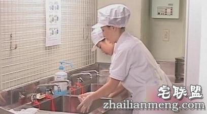 美女护士帮你捐精居然是用手 骚少们OUT了吧！