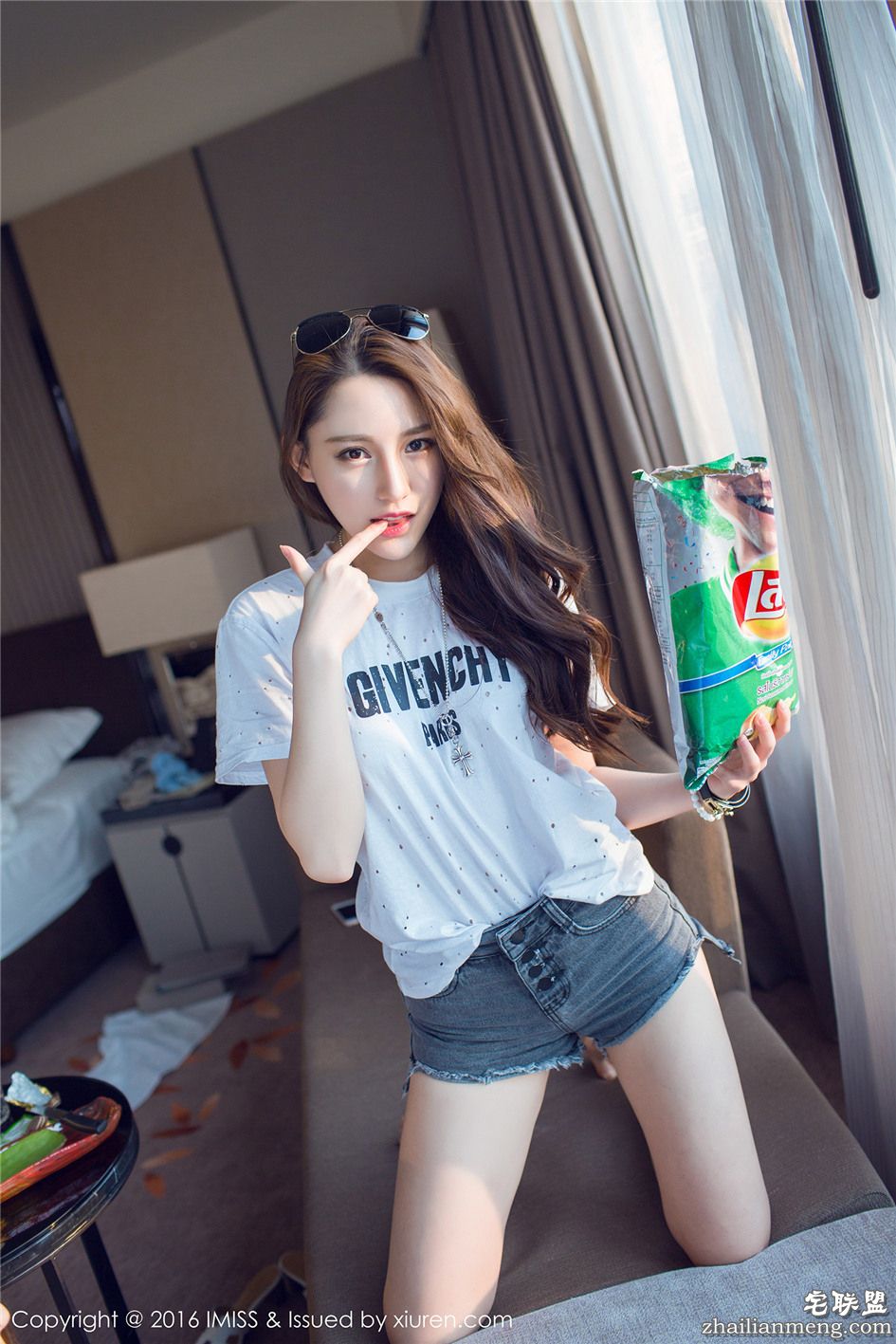 [爱蜜社] 性感的美腿女神刘奕宁Lynn清晨内衣写真摄影 Vol.080第6张