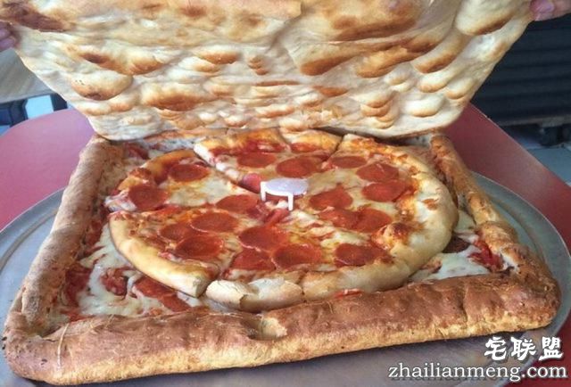 最良心披萨店，盒子竟是披萨做的，各种怪口味，店主还设计珠宝