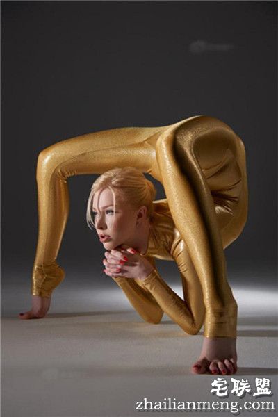 既性感又恐怖!俄罗斯最柔软女孩 身体扭曲令人惊讶！